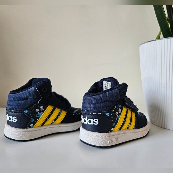 Adidas Hoops Mid sneakers - Toddler size 5k - Picture 2 of 4